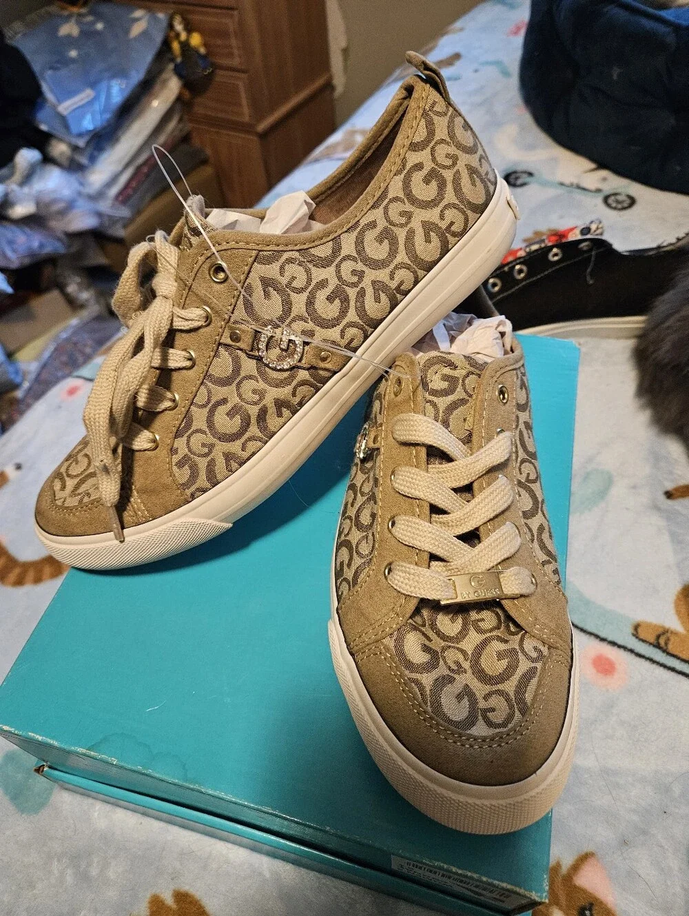 BRAND NEW ** GUESS Women's Tan Logo Canvas Sneakers